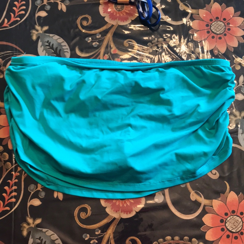 Swim bottom, skirt design, Sz small...cute!